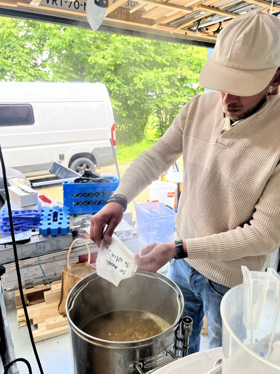 Levensbenzine is gebrouwen!