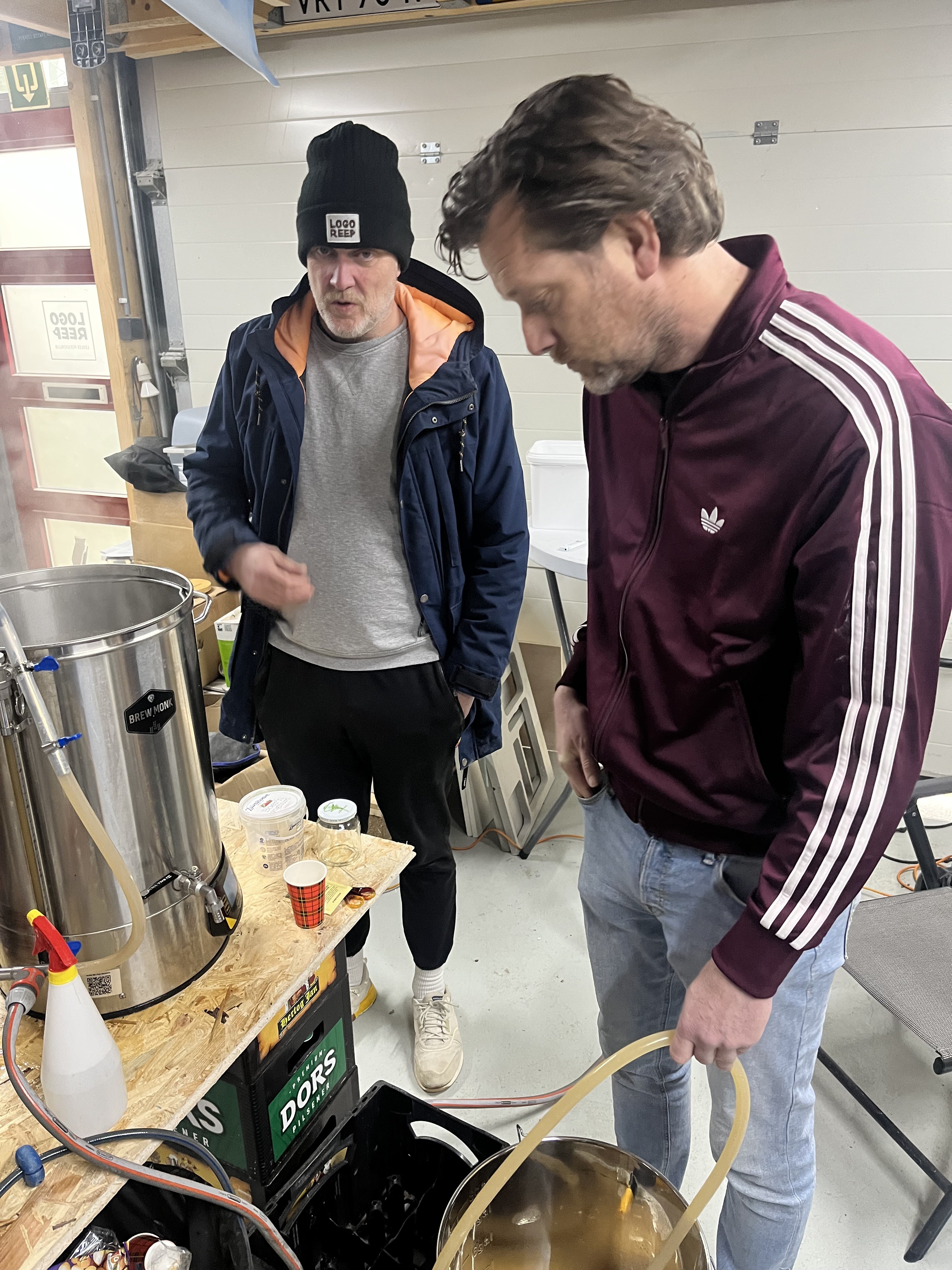 Brouwdag 4. Cor & John aan het werk